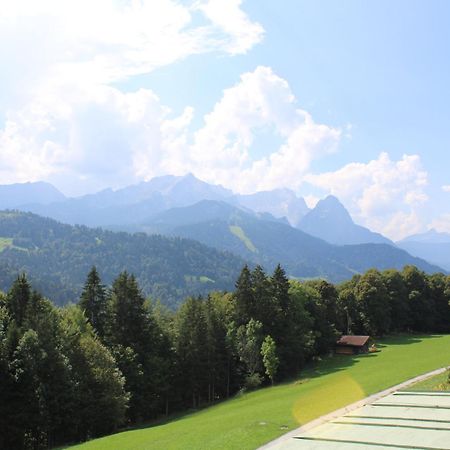 Pfeiffer Alm Am Sonnenhang Mit Blick Auf Die Zugspitze Garmisch-Partenkirchen Luaran gambar