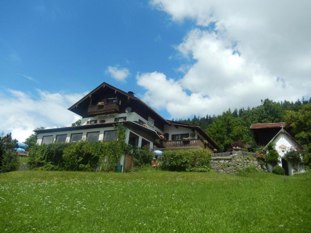 Pfeiffer Alm Am Sonnenhang Mit Blick Auf Die Zugspitze Garmisch-Partenkirchen Luaran gambar